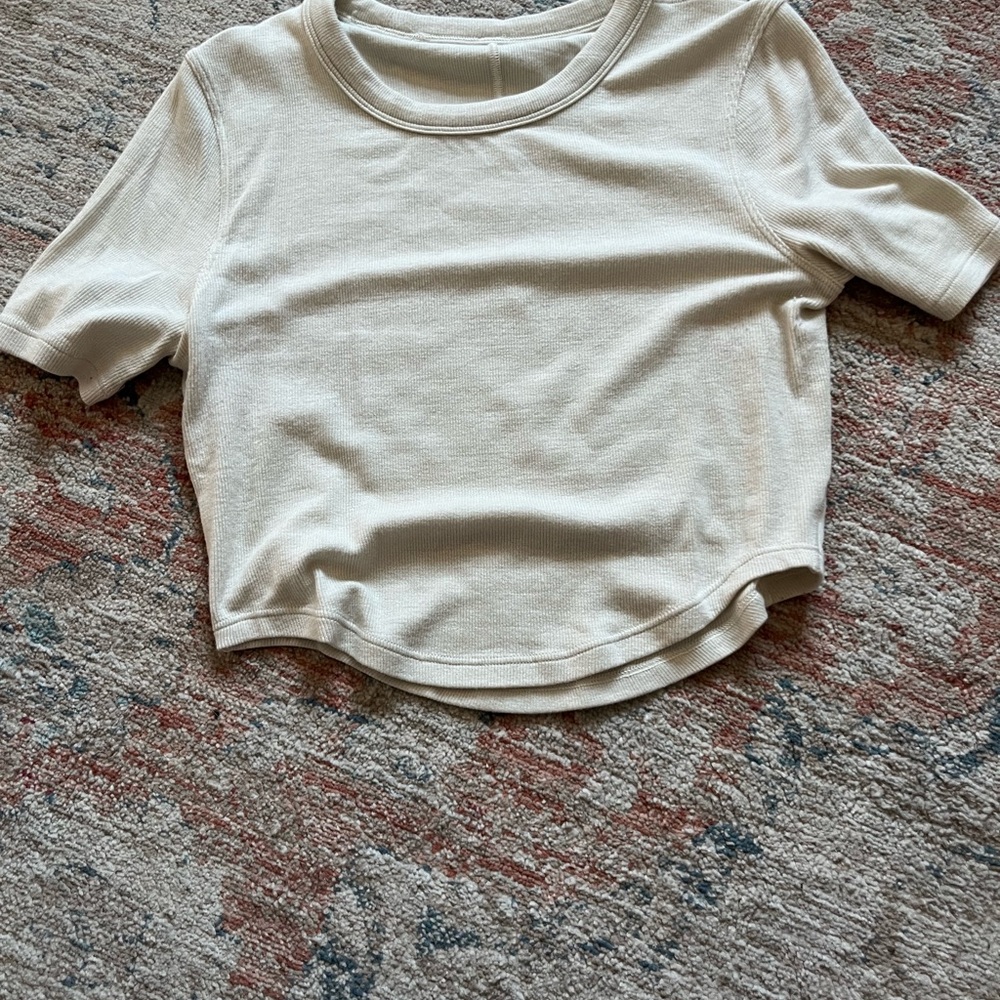 Lululemon Athletica Cream Short Sleeve Tee